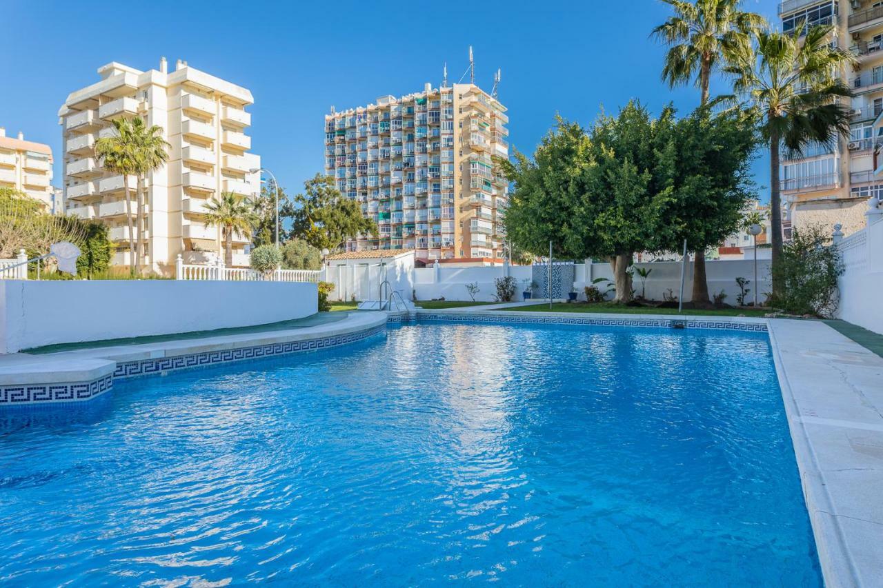 Apartamento Al Lado De La Playa Benalmadena Luaran gambar